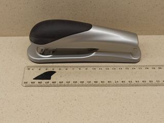 Grapadora Metálica Mesa KW-TriO 5712