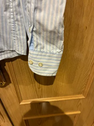 Camisa clara de rayas azules claras y blancas. 2XL