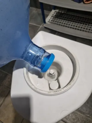 Dispensador de agua con bidón