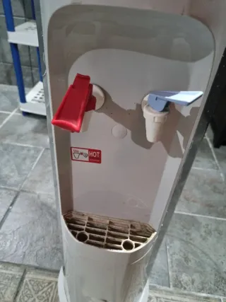 Dispensador de agua con bidón
