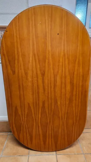 Mesa de comedor de madera ovalada