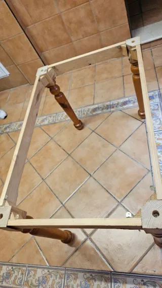 Mesa de comedor de madera ovalada