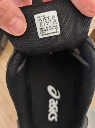 Zapatillas Asics Negras y Grises.solo envío