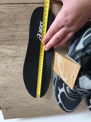 Zapatillas Asics Negras y Grises.solo envío