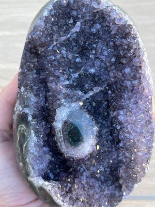 Drusa amatista con estalactita