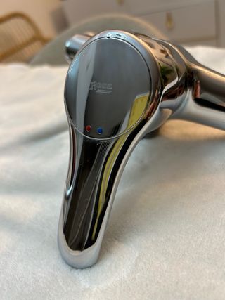 Grifo metálico Roca