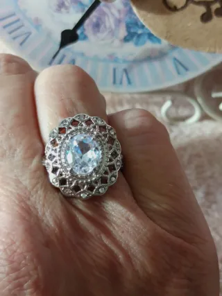 Anillo plata con piedra central y detalles