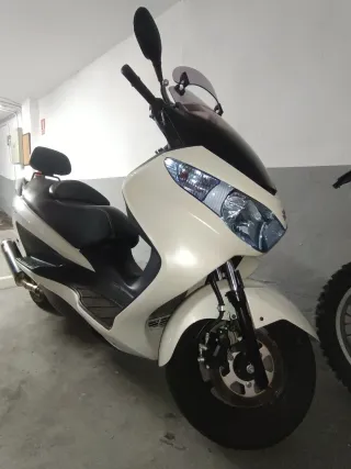 Suzuki Burgman 125 Blanca