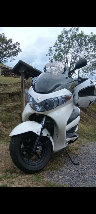 Suzuki Burgman 125 Blanca