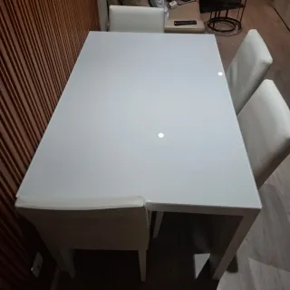 Mesa y 4 Sillas Comedor