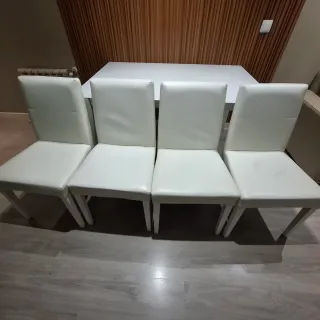 Mesa y 4 Sillas Comedor