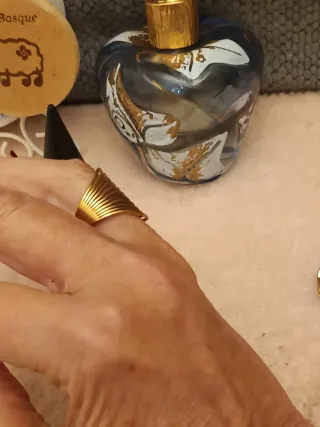 Anillo Acero dorado diseño ondulado