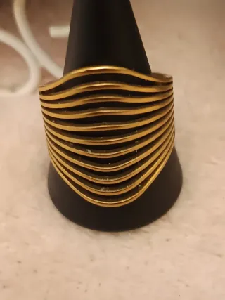 Anillo Acero dorado diseño ondulado