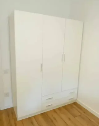 Armario blanco 3 puertas y 2 cajones