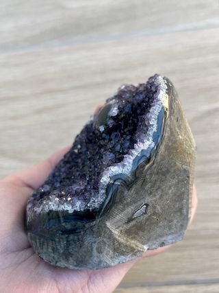 Drusa amatista con estalactita