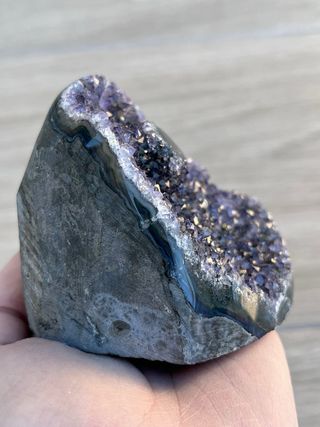 Drusa amatista con estalactita