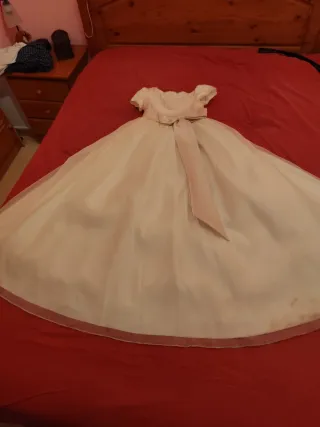 Vestido de comunión beige y blanco