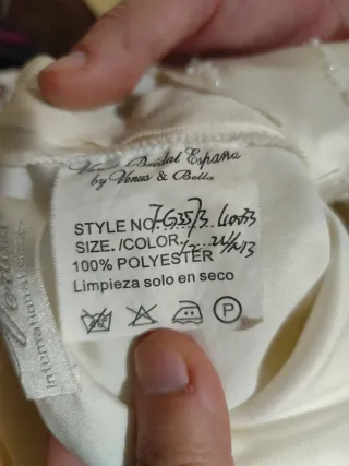 Vestido de comunión beige y blanco