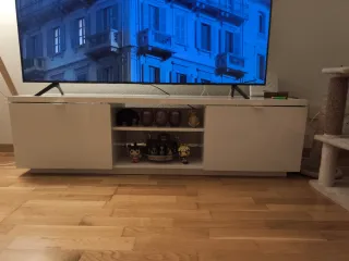 Mueble TV blanco.Ikea. Urgencia por mudanza