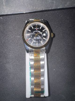 Reloj Rolex Sky-Dweller Negro y Dorado