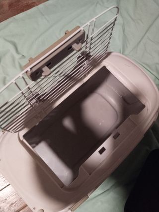 Arenero y Transportín Mascotas muy buen estado.