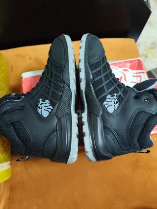 Botas U-Power Talla 40 Nuevas Caja