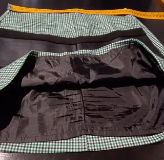 Falda mini y camiseta FAKE