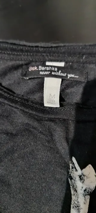 Falda mini y camiseta FAKE