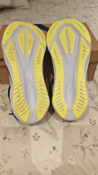 Asics Novablast 5 Negro/Amarillo