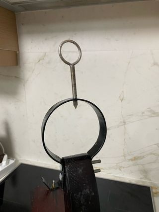 Jamonero de madera y metal