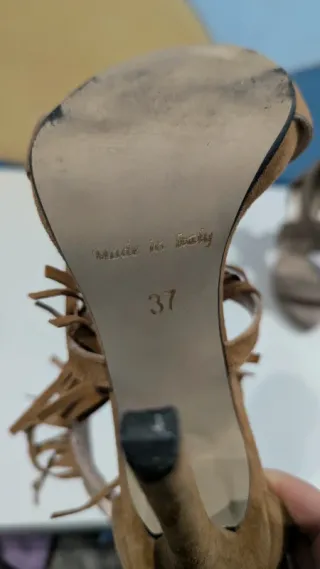 Sandali tacco 10 in pelle marrone con frange