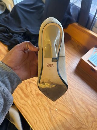 Tacones dorados beige