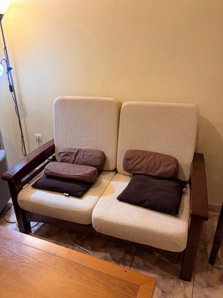 Sofá y Silla de Madera