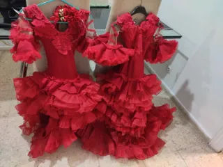 Traje de flamenca rojo volantes