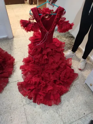 Traje de flamenca rojo volantes