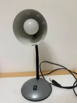 Lámpara Escritorio Portátil Gris