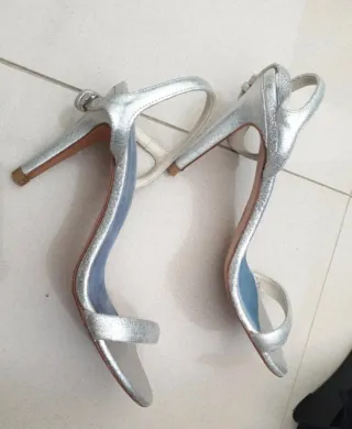 Sandalias Bimba y Lola plateadas T.36