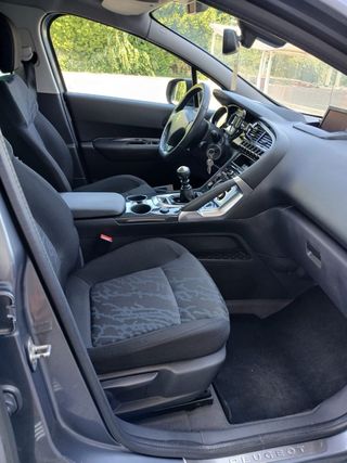 Peugeot 3008 2011