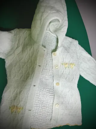 Cardigan con cappuccio per neonati