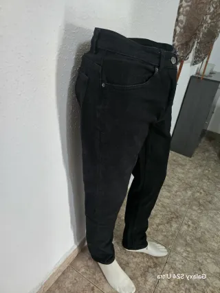 Pantalón Pull&Bear Negro Talla 42 EUR
