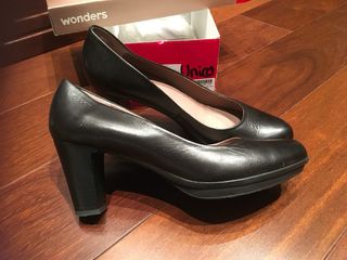 Zapatos de tacón Wonders negros