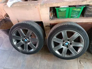 4 Llantas de 17 Originales BMW con Neumáticos