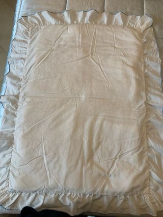 Copertina imbottita per culla a righe