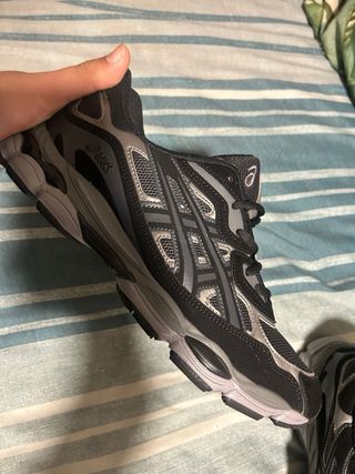 Asics Gel NYC Negro y Gris