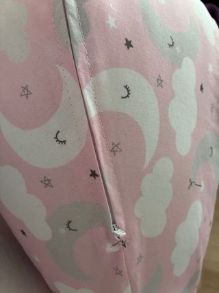 Cojín de lactancia estampado nubes