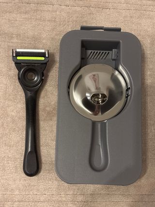 Maquinilla de afeitar Gillette plateada