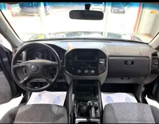 Mitsubishi Montero 2005