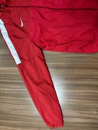Chaqueta Nike Roja y Blanca