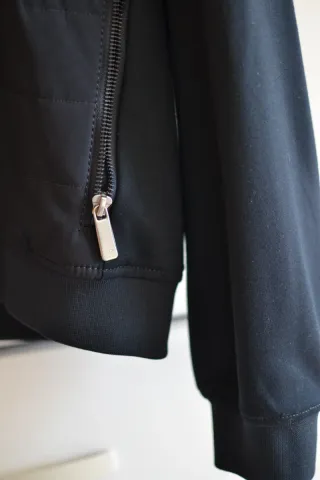 Chaqueta Zara con cremallera y bolsillos