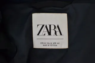 Chaqueta Zara con cremallera y bolsillos